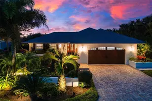 607 North Point Dr, Holmes Beach, FL 34217 - Photo 3