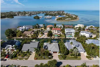 607 North Point Drive, Holmes Beach, FL 34217 - Photo 47