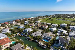 607 North Point Dr, Holmes Beach, FL 34217 - Photo 75