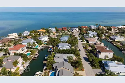 607 North Point Drive, Holmes Beach, FL 34217 - Photo 77