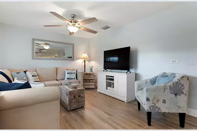 607 North Point Drive, Holmes Beach, FL 34217 - Photo 9