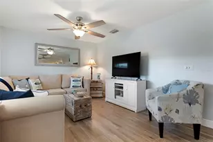 607 North Point Dr, Holmes Beach, FL 34217 - Photo 9