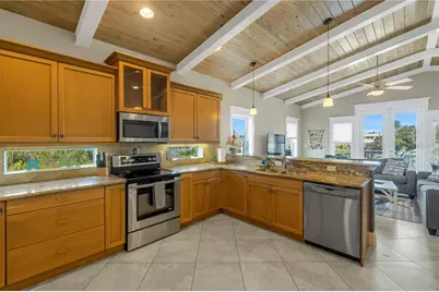 105 4th Street S, Bradenton Beach, FL 34217 - Photo 9