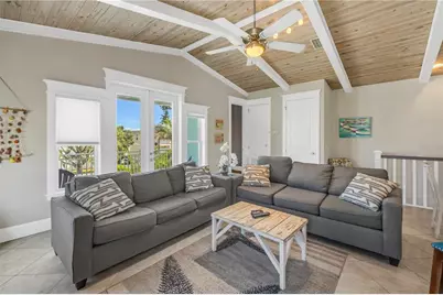 105 4th Street S, Bradenton Beach, FL 34217 - Photo 11