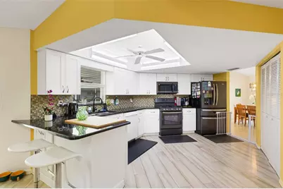 5836 Helen Way, Sarasota, FL 34243 - Photo 11