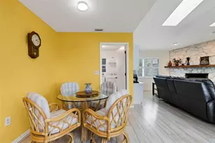 5836 Helen Way, Sarasota, FL 34243 - Photo 15