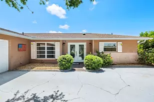 1260 Lakeside Dr, Venice, FL 34293 - Photo 3