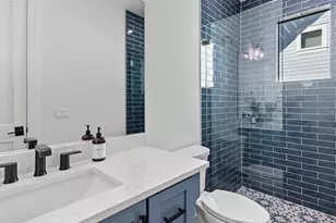 203 Bay Dr N, Bradenton Beach, FL 34217 - Photo 31