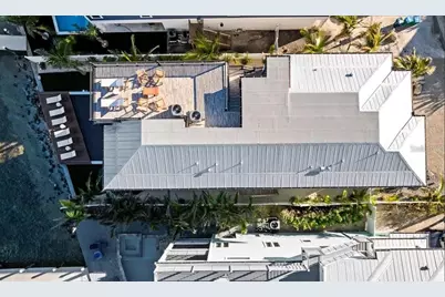 203 Bay Drive N, Bradenton Beach, FL 34217 - Photo 9