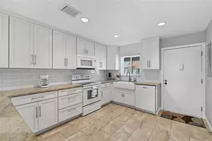 1632 Stickney Point Rd, Sarasota, FL 34231 - Photo 9