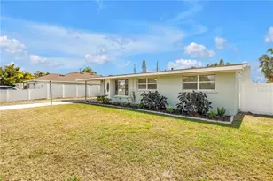 2112 Hopkins Dr W, Bradenton, FL 34207 - Photo 3