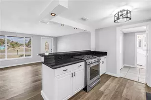 2112 Hopkins Dr W, Bradenton, FL 34207 - Photo 9