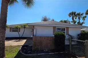 2260 Sandlewood Dr, Venice, FL 34293 - Photo 5
