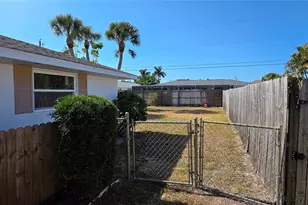 2260 Sandlewood Dr, Venice, FL 34293 - Photo 15
