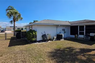 2260 Sandlewood Dr, Venice, FL 34293 - Photo 11
