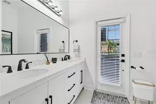 8051 36th St Cir E, Sarasota, FL 34243 - Photo 33