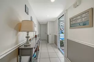 2721 Riverbluff Pl, Sarasota, FL 34231 - Photo 3