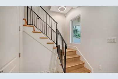 235 Cocoanut Avenue #113C, Sarasota, FL 34236 - Photo 7