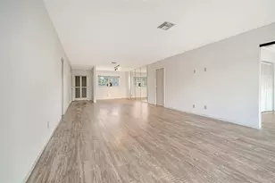 7880 Palm Aire Ln, Sarasota, FL 34243 - Photo 13