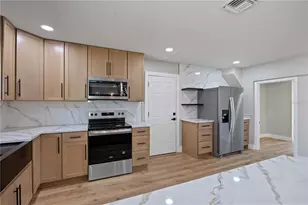 2770 Wood St, Sarasota, FL 34237 - Photo 11