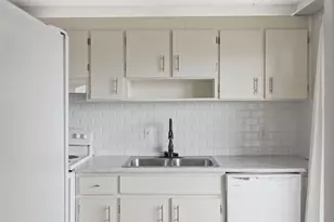 4435 1st St NE, Saint Petersburg, FL 33703 - Photo 5