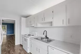 4435 1st St NE, Saint Petersburg, FL 33703 - Photo 3