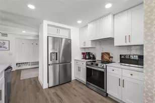 519 Loquat Dr, Anna Maria, FL 34216 - Photo 9