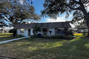 1335 Glendale Cir W, Sarasota, FL 34232 - Photo 1