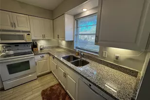 1335 Glendale Cir W, Sarasota, FL 34232 - Photo 9