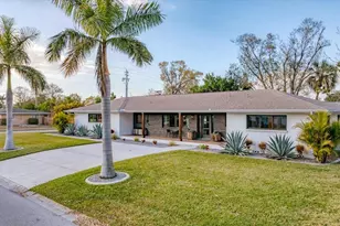 2411 Valencia Dr, Sarasota, FL 34239 - Photo 5