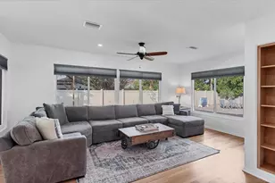 2411 Valencia Dr, Sarasota, FL 34239 - Photo 21