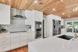 2411 Valencia Dr, Sarasota, FL 34239 - Photo 11