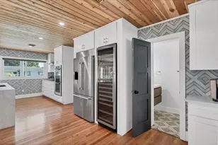 2411 Valencia Dr, Sarasota, FL 34239 - Photo 25