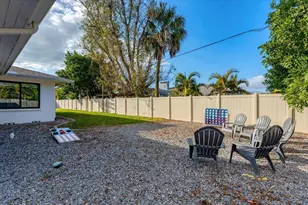 2411 Valencia Dr, Sarasota, FL 34239 - Photo 43
