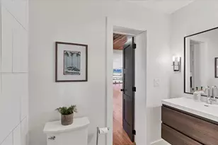 2411 Valencia Dr, Sarasota, FL 34239 - Photo 23