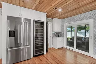 2411 Valencia Dr, Sarasota, FL 34239 - Photo 17