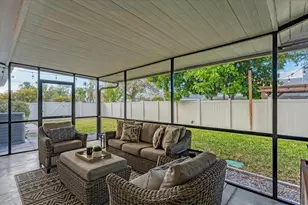 2411 Valencia Dr, Sarasota, FL 34239 - Photo 37
