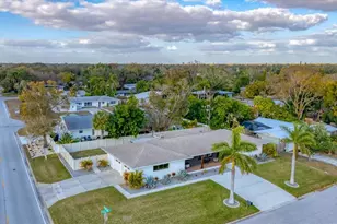 2411 Valencia Dr, Sarasota, FL 34239 - Photo 57