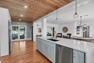 2411 Valencia Dr, Sarasota, FL 34239 - Photo 15