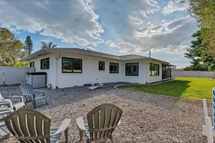 2411 Valencia Dr, Sarasota, FL 34239 - Photo 43
