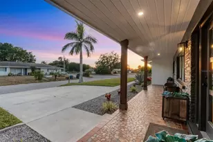 2411 Valencia Dr, Sarasota, FL 34239 - Photo 7