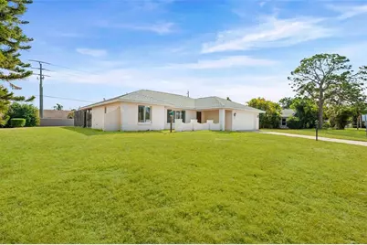 8219 Timber Lake Lane, Sarasota, FL 34243 - Photo 3