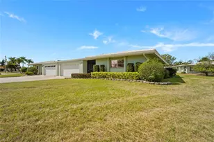 3206 Village Green Dr, Sarasota, FL 34239 - Photo 17