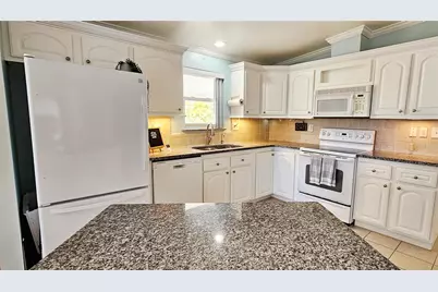 140 Southwinds Drive, Sarasota, FL 34231 - Photo 9