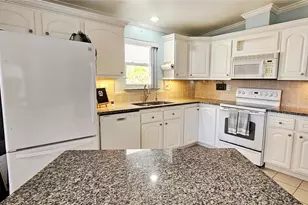 140 Southwinds Dr, Sarasota, FL 34231 - Photo 9