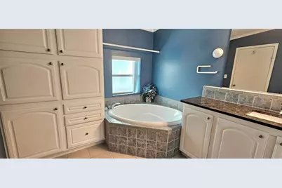 140 Southwinds Drive, Sarasota, FL 34231 - Photo 13