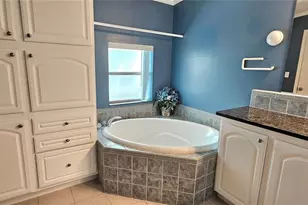 140 Southwinds Dr, Sarasota, FL 34231 - Photo 13