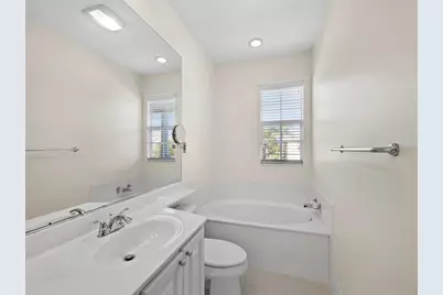 7811 Bergamo Avenue, Sarasota, FL 34238 - Photo 25