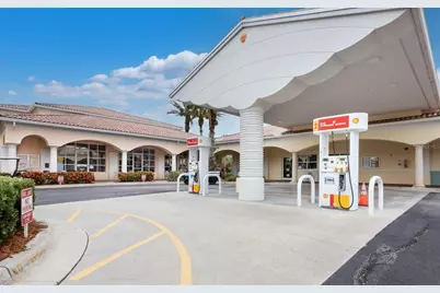 7811 Bergamo Avenue, Sarasota, FL 34238 - Photo 37