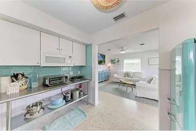 2111 Avenue B, Bradenton Beach, FL 34217 - Photo 13